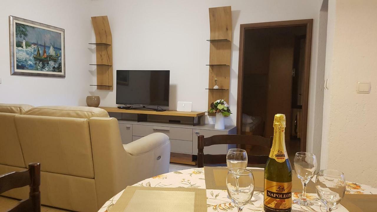 Apartment Lavanda Garden 라브 외부 사진