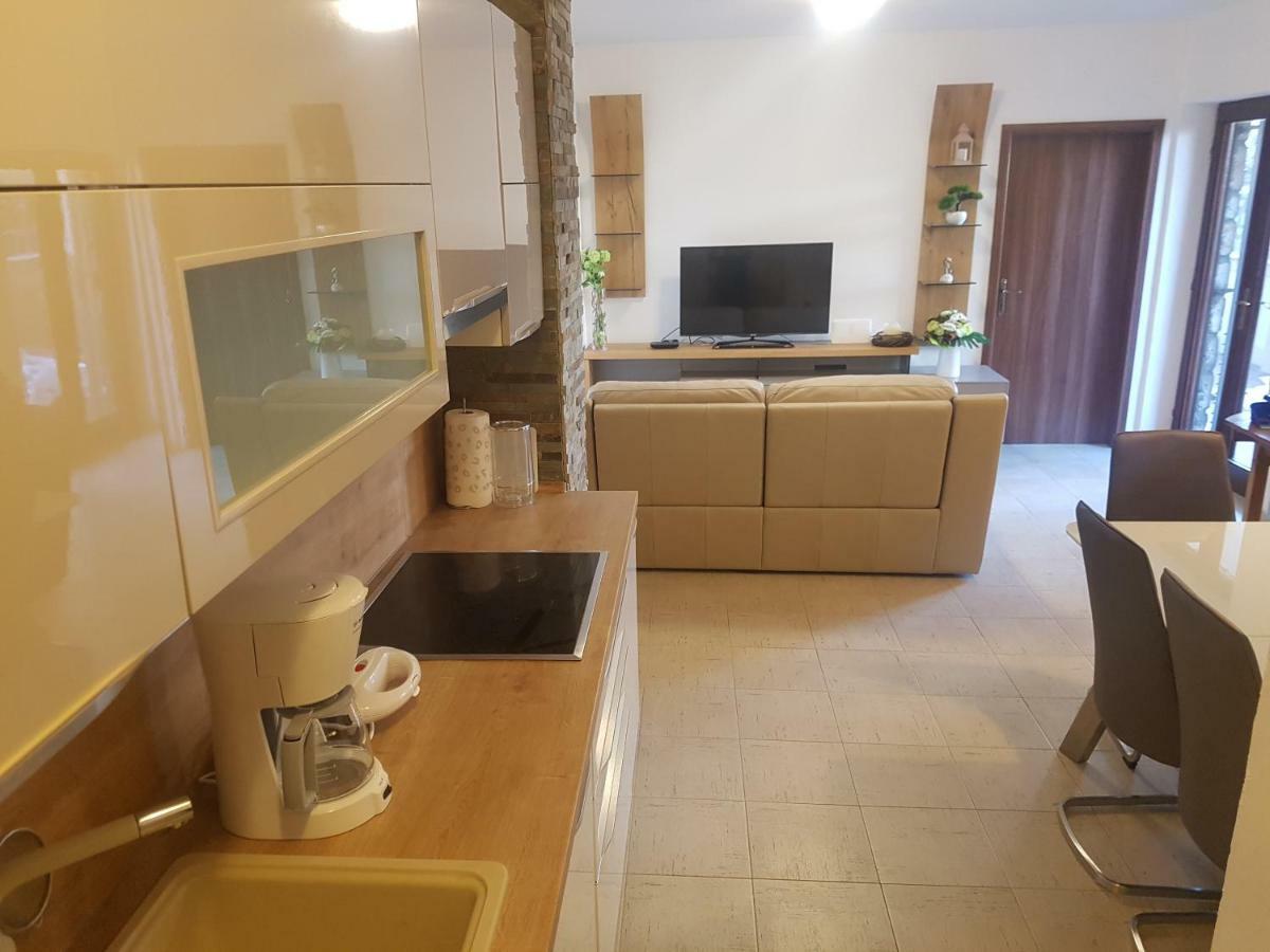 Apartment Lavanda Garden 라브 외부 사진
