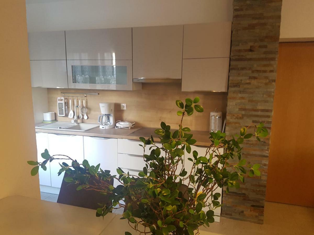 Apartment Lavanda Garden 라브 외부 사진