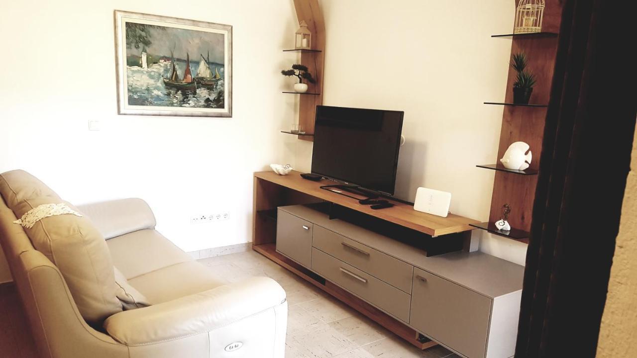 Apartment Lavanda Garden 라브 외부 사진