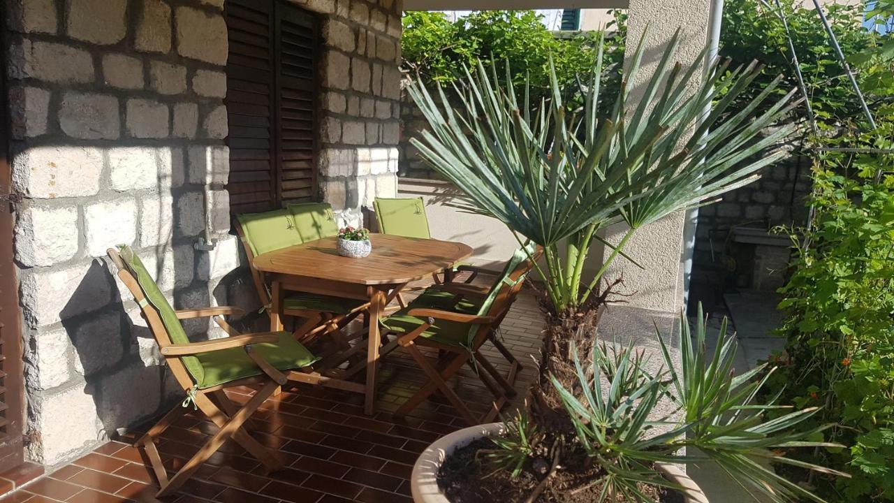 Apartment Lavanda Garden 라브 외부 사진